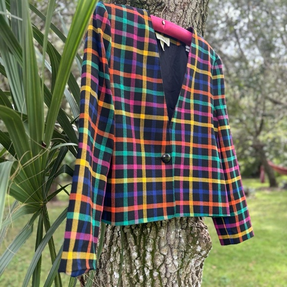 Vintage 80s multicoloured plaid blazer with a black undertone. - Picture 2 of 5